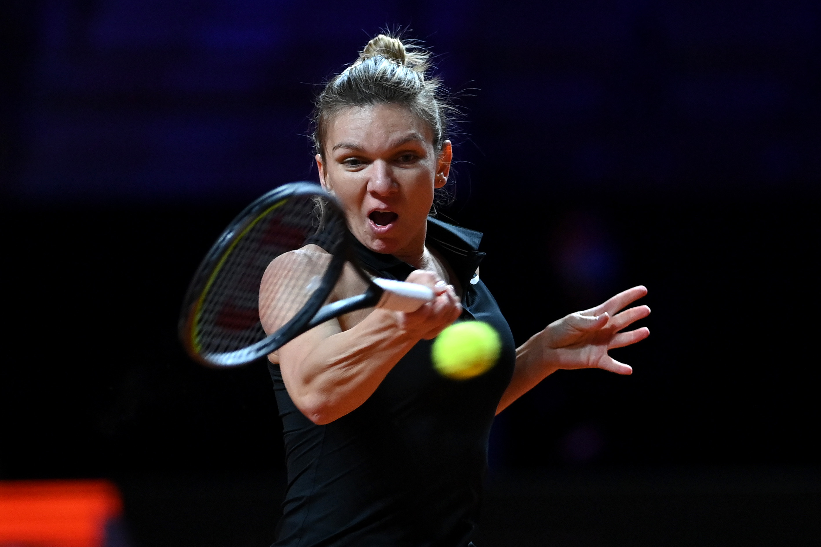 Simona Halep - Ekaterina Alexandrova 6-1, 6-4. Românca s-a calificat în semifinalele de la Stuttgart