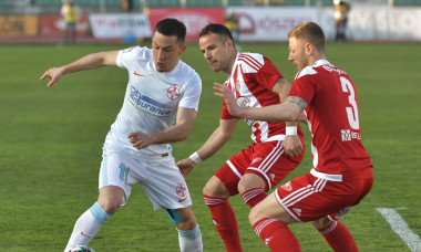 Adnan Aganovic, Bogdan Mitrea și Olimpiu Moruțan, într-un meci Sepsi - FCSB / Foto: Sport Pictures