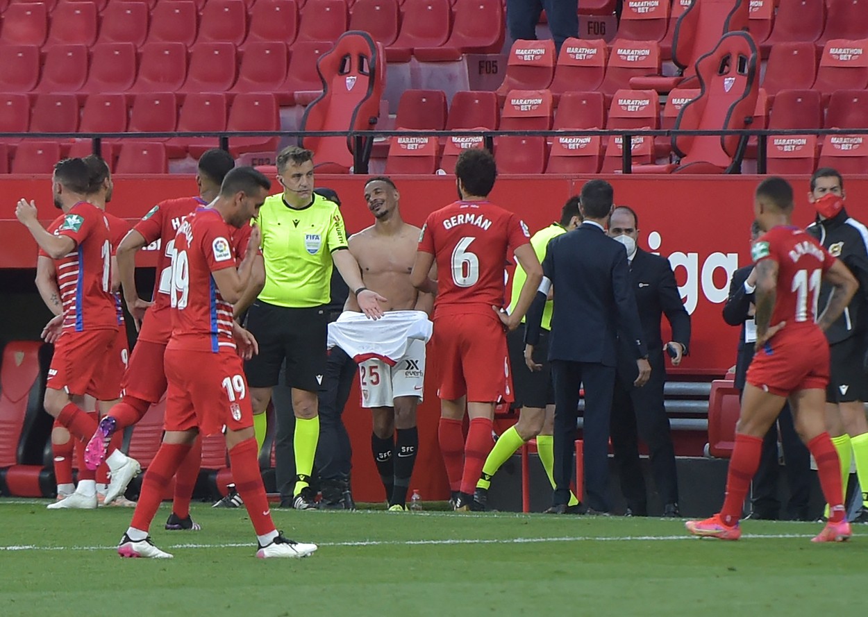 Stupoare la Sevilla - Granada! Arbitrul a fluierat mai devreme finalul, iar apoi a chemat înapoi jucătorii