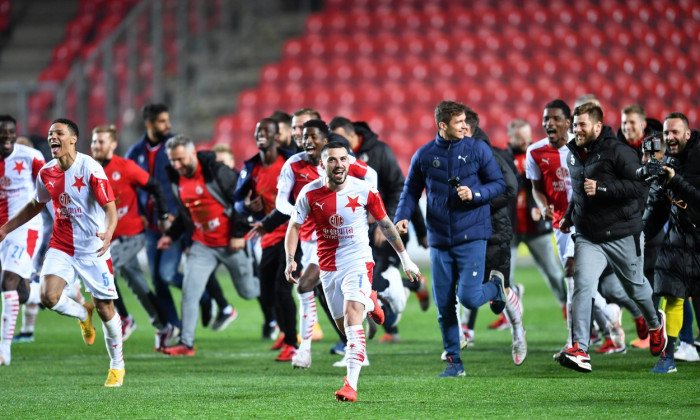 Fotbal - Fortuna liga 20/21 - Slavia - Plzeň ( v černém)