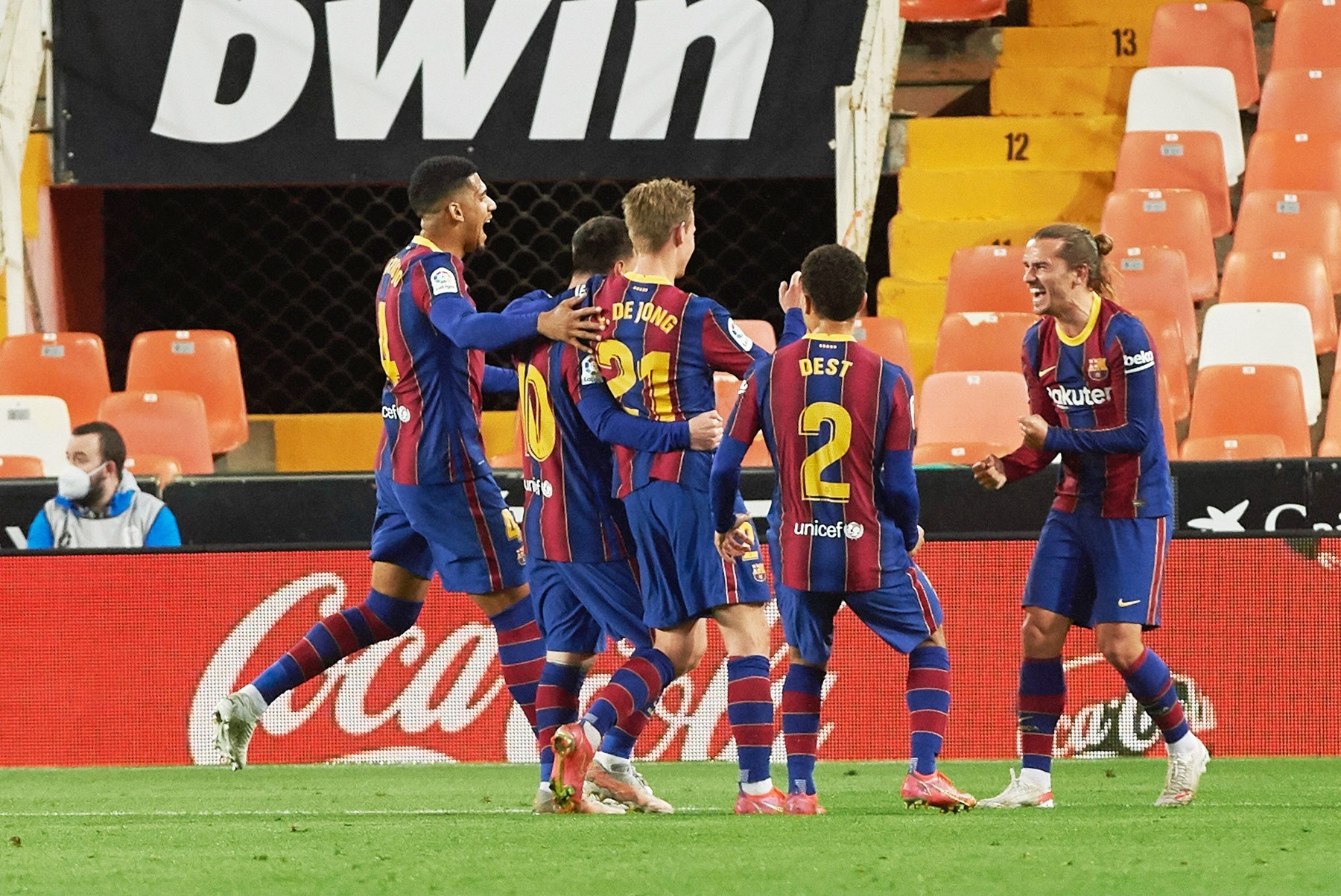 Anchetă disciplinară la FC Barcelona! Jucătorii au petrecut acasă la o vedetă a clubului