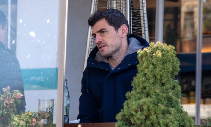 Iker Casillas takes refuge in those closest to him