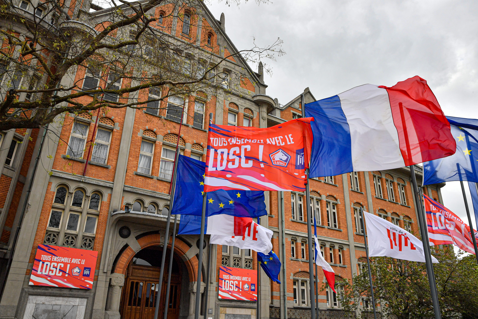 Ca la Revelion! Ce au putut să facă fanii? Lille, aproape să detroneze supremația lui PSG și să ia titlul