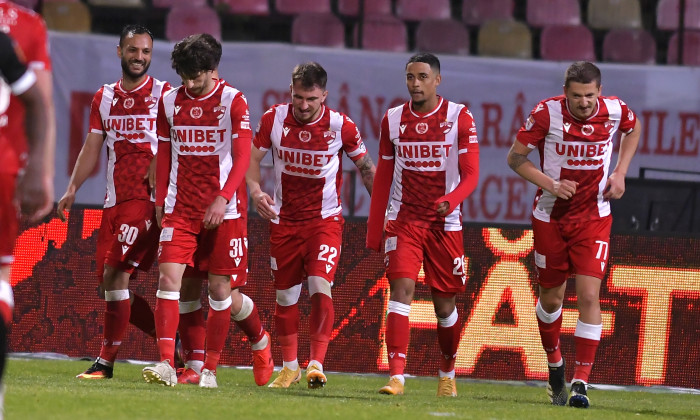 Fotbaliștii lui Dinamo, în meciul cu Hermannstadt / Foto: Sport Pictures