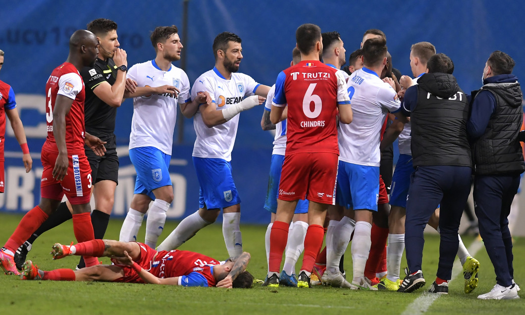 Incident în timpul meciului Universitatea Craiova - FC Botoșani / Foto: Sport Pictures