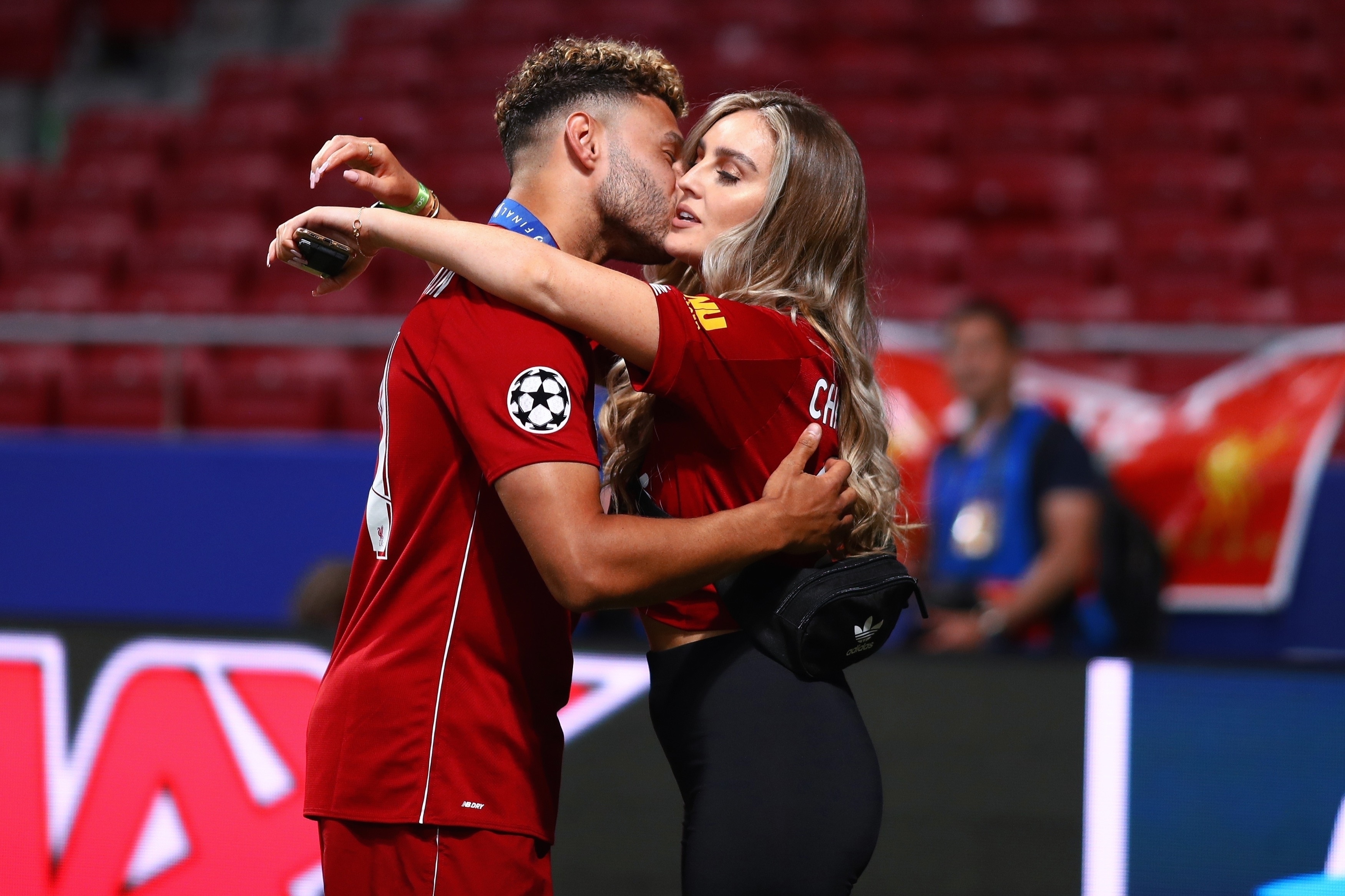 Perrie Edwards și Oxlade-Chamberlain au făcut marele anunț: Să vină nopțile albe!