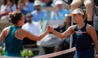 Simona Halep și Angelique Kerber, după meciul direct de la Roland Garros 2018 / Foto: Profimedia