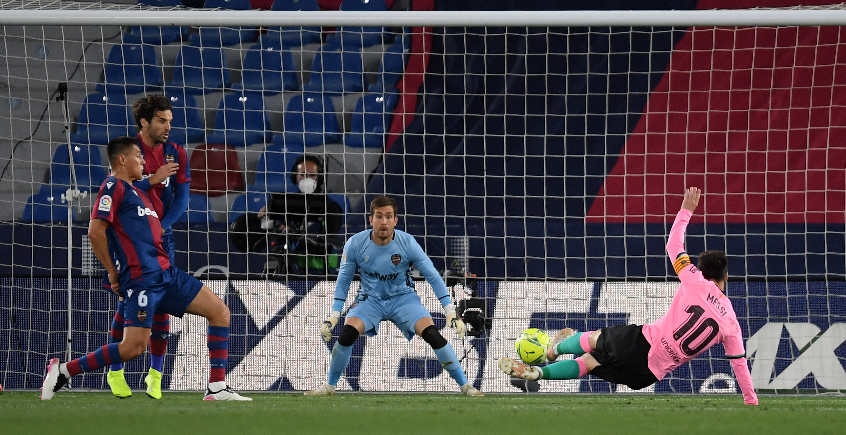 Levante - Barcelona 0-2 la pauză. Messi și Pedri îi aduc pe catalani în avantaj