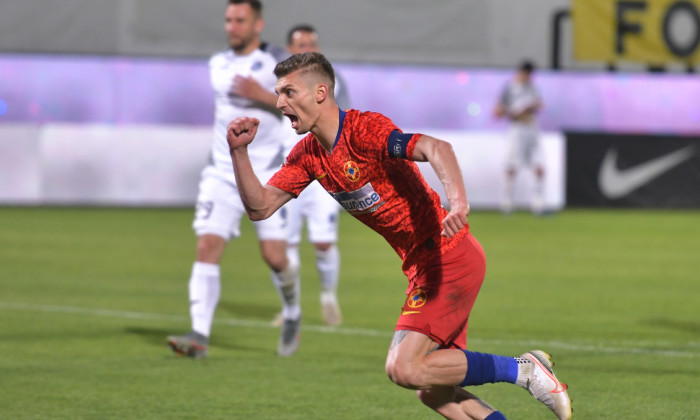 Florin Tănase, după un gol marcat în FCSB - Academica Clinceni / Foto: Sport Pictures