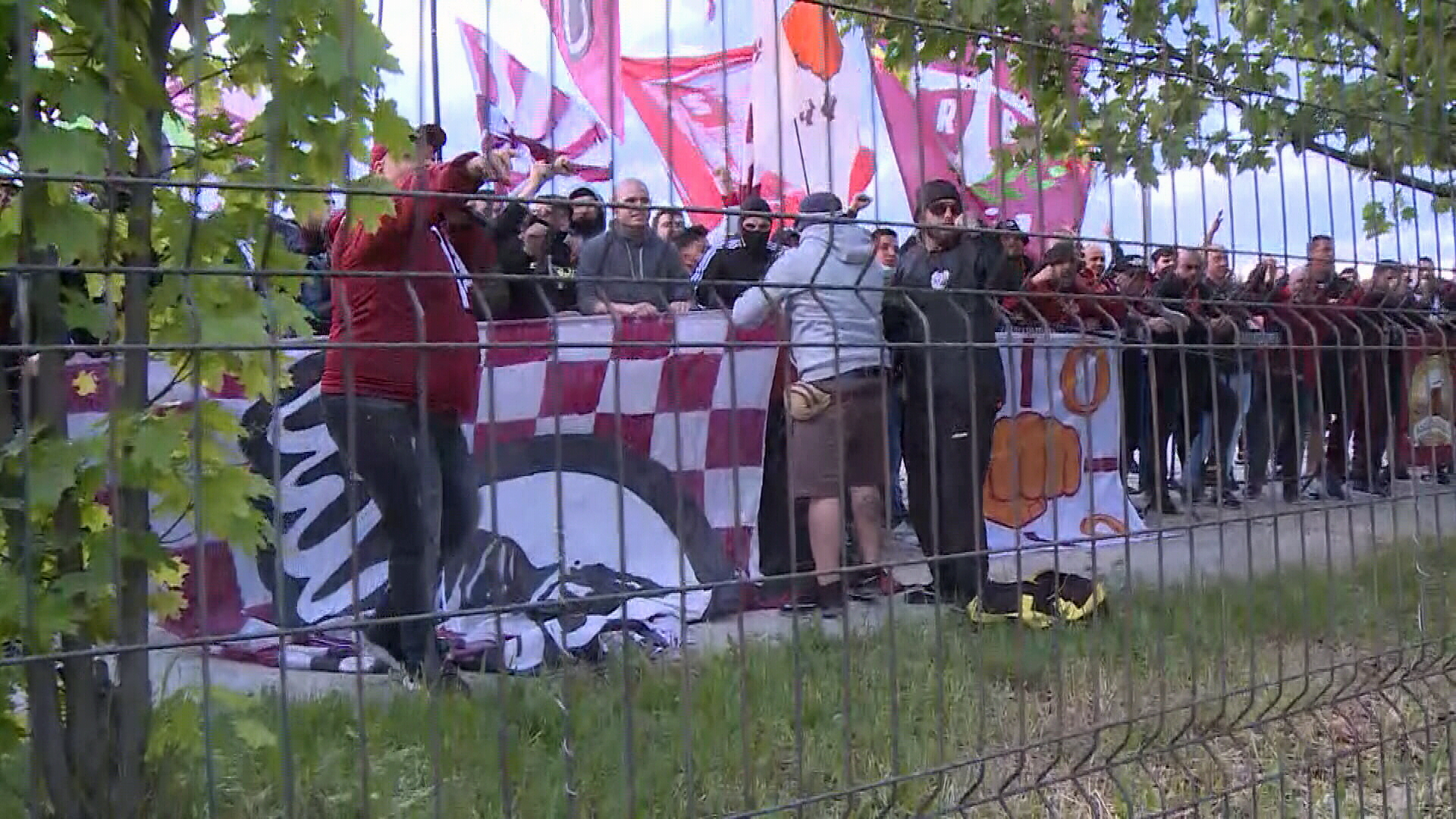 Sărbătoare la Rapid! Imagini de colecție cu jucătorii, fanii și Mihai Iosif, după promovarea în Liga 1