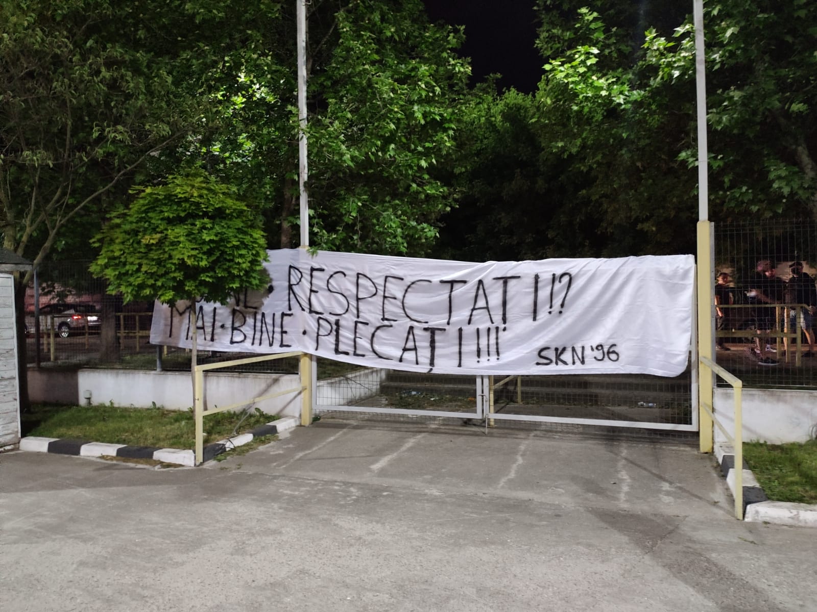 Marius Șumudică, contestat deja de suporterii lui FCSB! Ce bannere au afișat la Giurgiu