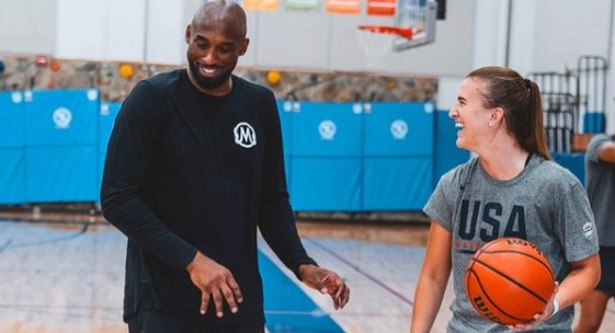 Sabrina Ionescu, singura româncă din WNBA, l-a comemorat pe Kobe Bryant în ziua în care acesta ar fi împlinit 44 de ani