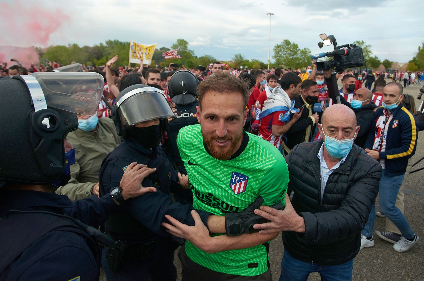 Paradă! Jan Oblak a dat startul petrecerii: de pe gazon, direct în stradă, alături de fanii lui Atletico