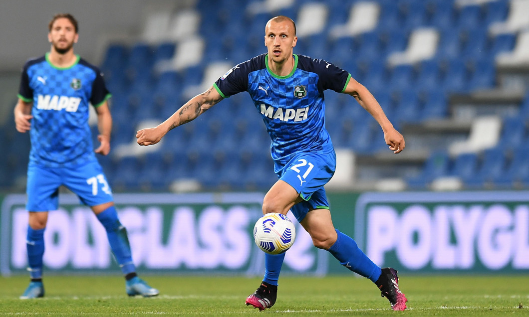 Vlad Chiricheș, în meciul Sassuolo - Lazio / Foto: Getty Images
