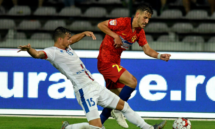 Răzvan Oaidă și Stefan Ashkovski, într-un meci FCSB - FC Botoșani / Foto: Sport Pictures