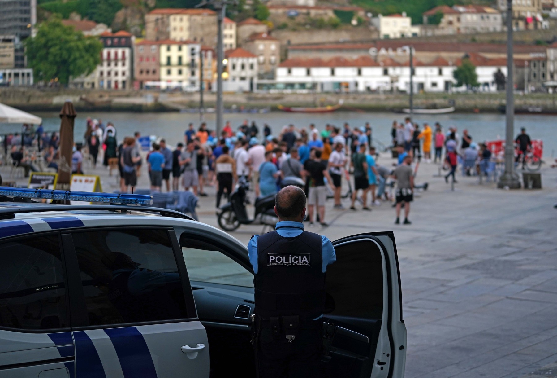 Război pe străzile din Porto înaintea finalei Champions League! Suporterii s-au înfruntat cu forțele de ordine