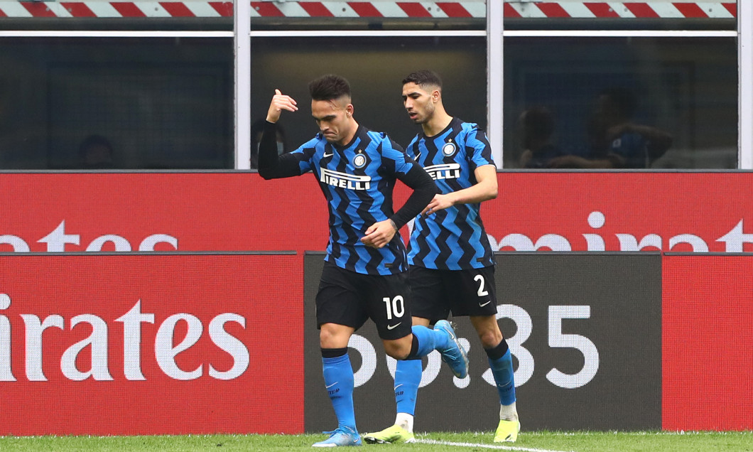 Achraf Hakimi și Lautaro Martinez, într-un meci AC Milan - Inter / Foto: Getty Images