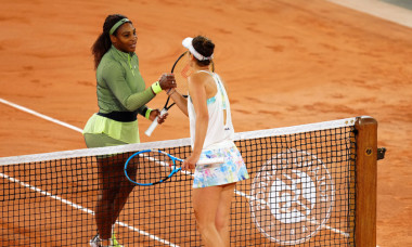 Irina Begu și Serena Williams, după meciul direct de la Roland Garros / Foto: Profimedia