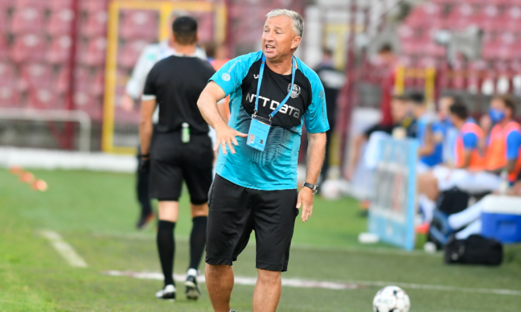 Dan Petrescu, în perioada în care antrena la CFR Cluj / Foto: Sport Pictures