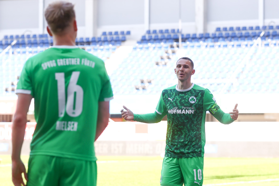 SC Paderborn 07 v SpVgg Greuther Fürth - Second Bundesliga