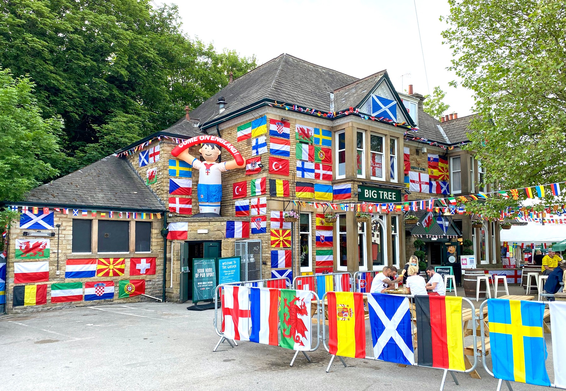 Cum arată pub-ul perfect pentru EURO 2020. Imaginile au devenit virale
