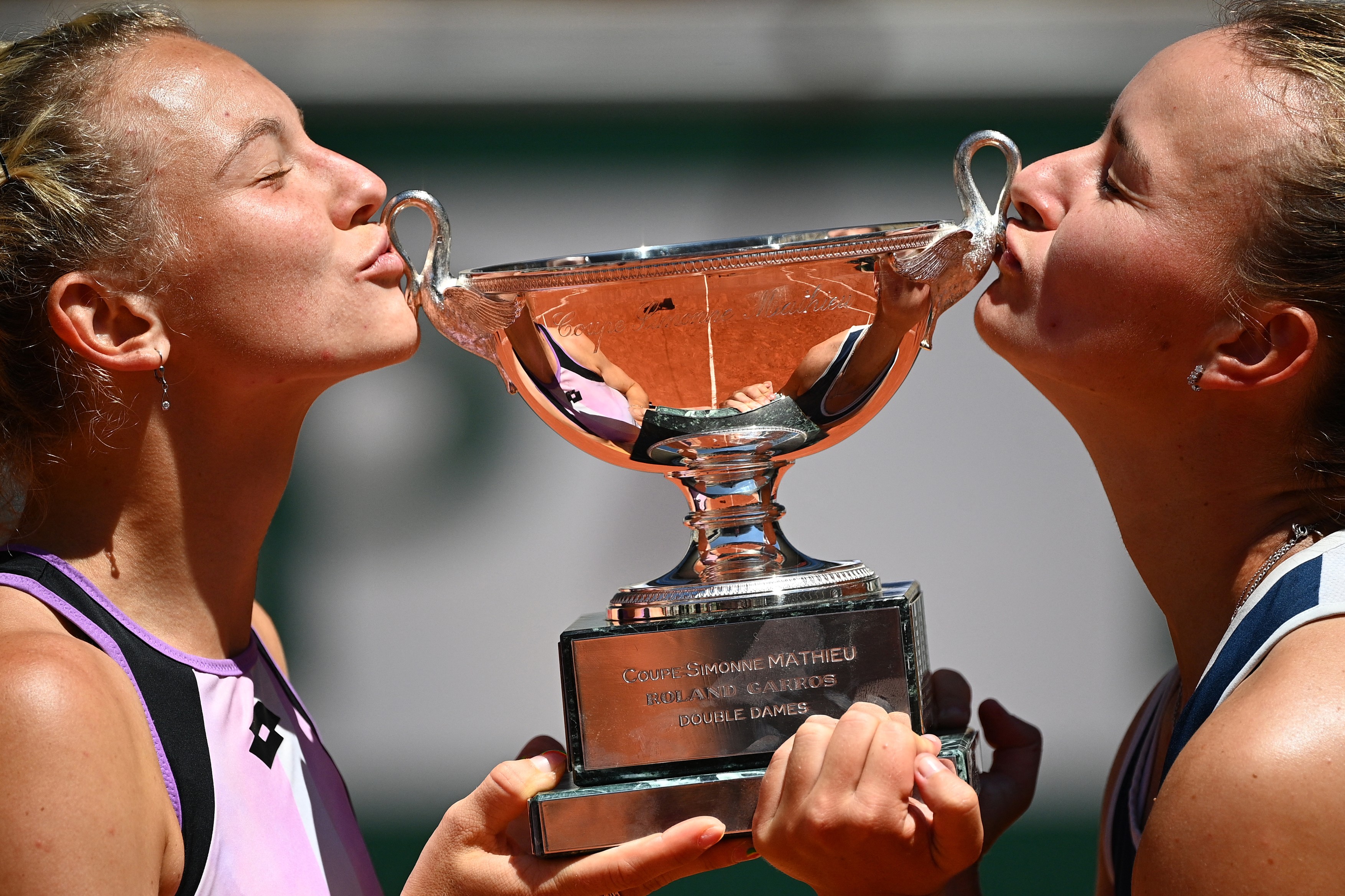 Barbora Krejcikova, ”regina” absolută de la Roland Garros! Cehoaica a cucerit titlul și la dublu, alături de Siniakova