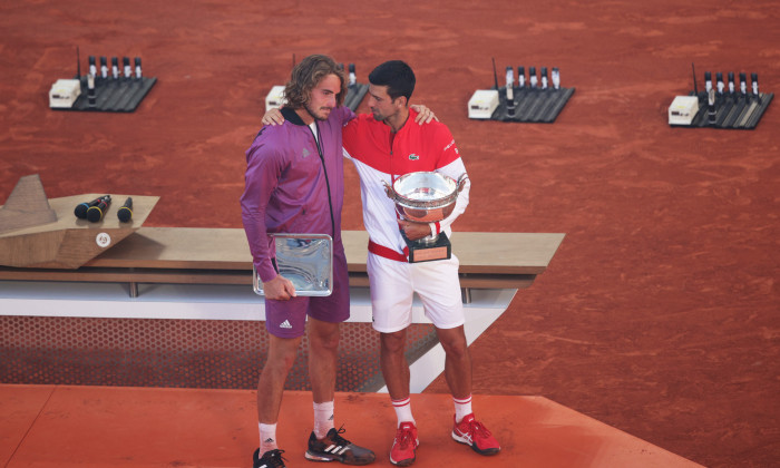 Novak Djokovic și Stefanos Tsitsipas, după finala Roland Garros / Foto: Getty Images