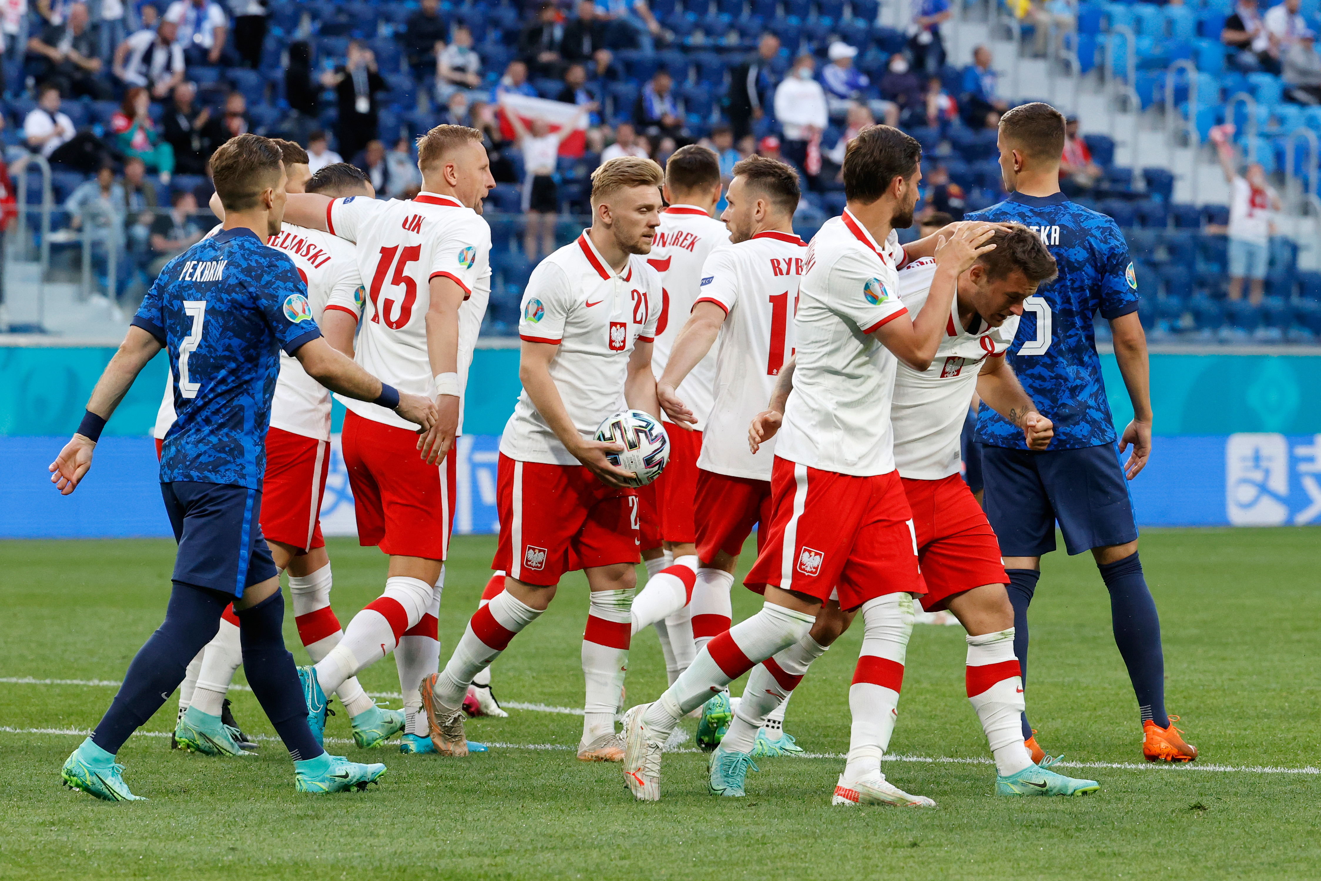 Polonia - Slovacia 1-2, ACUM, în grupa E. Skriniar înscrie. Hațegan l-a eliminat pe Krychowiak