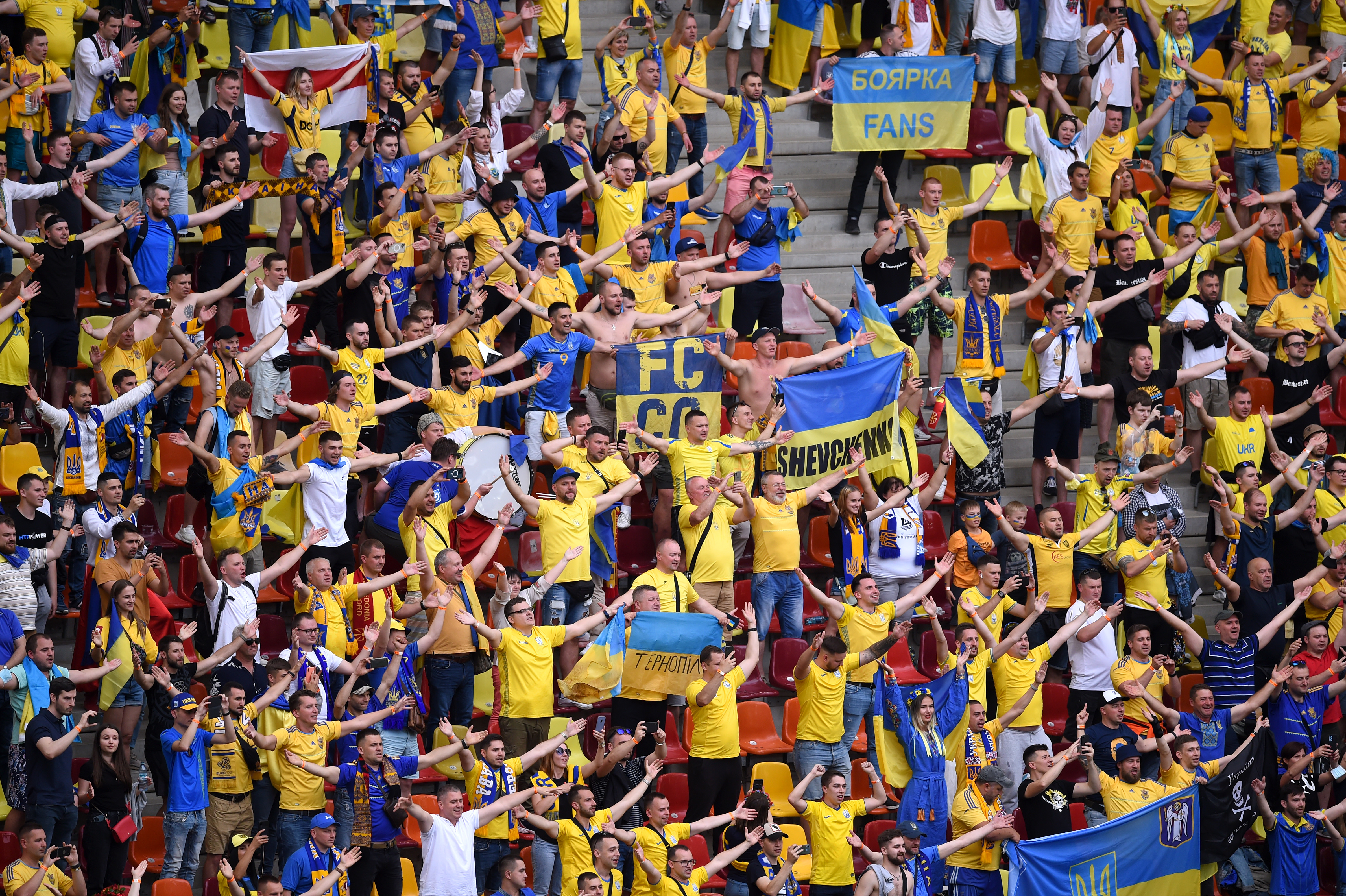 Banner anti-Mircea Lucescu la Ucraina - Macedonia de Nord, de la București! Suporterii lui Dinamo Kiev au ”lovit” din nou