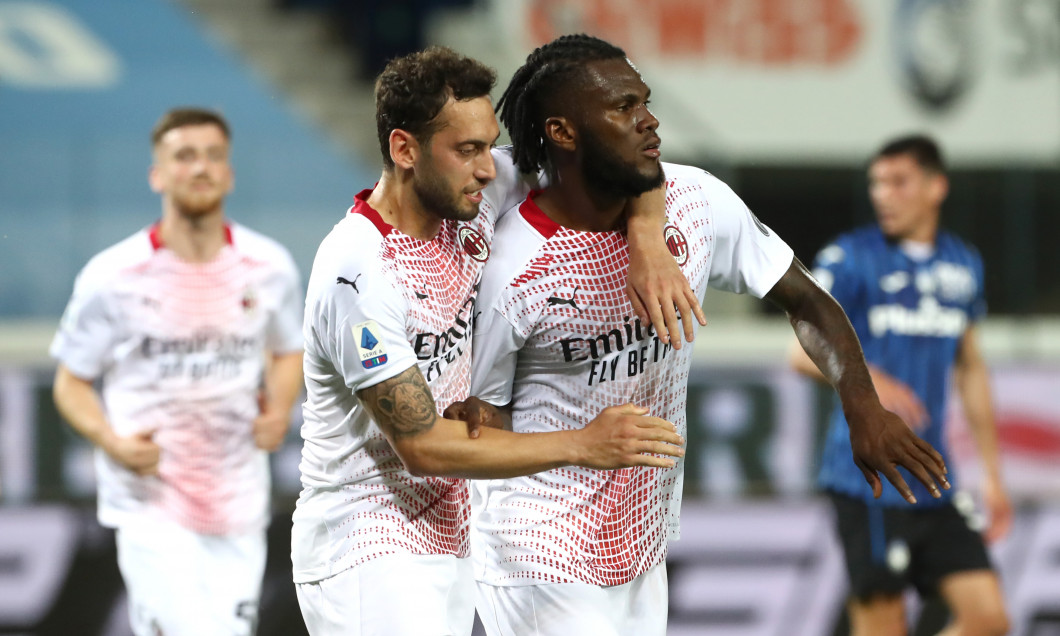 Hakan Calhanoglu și Franck Kessie, după meciul Atalanta - AC Milan / Foto: Getty Images
