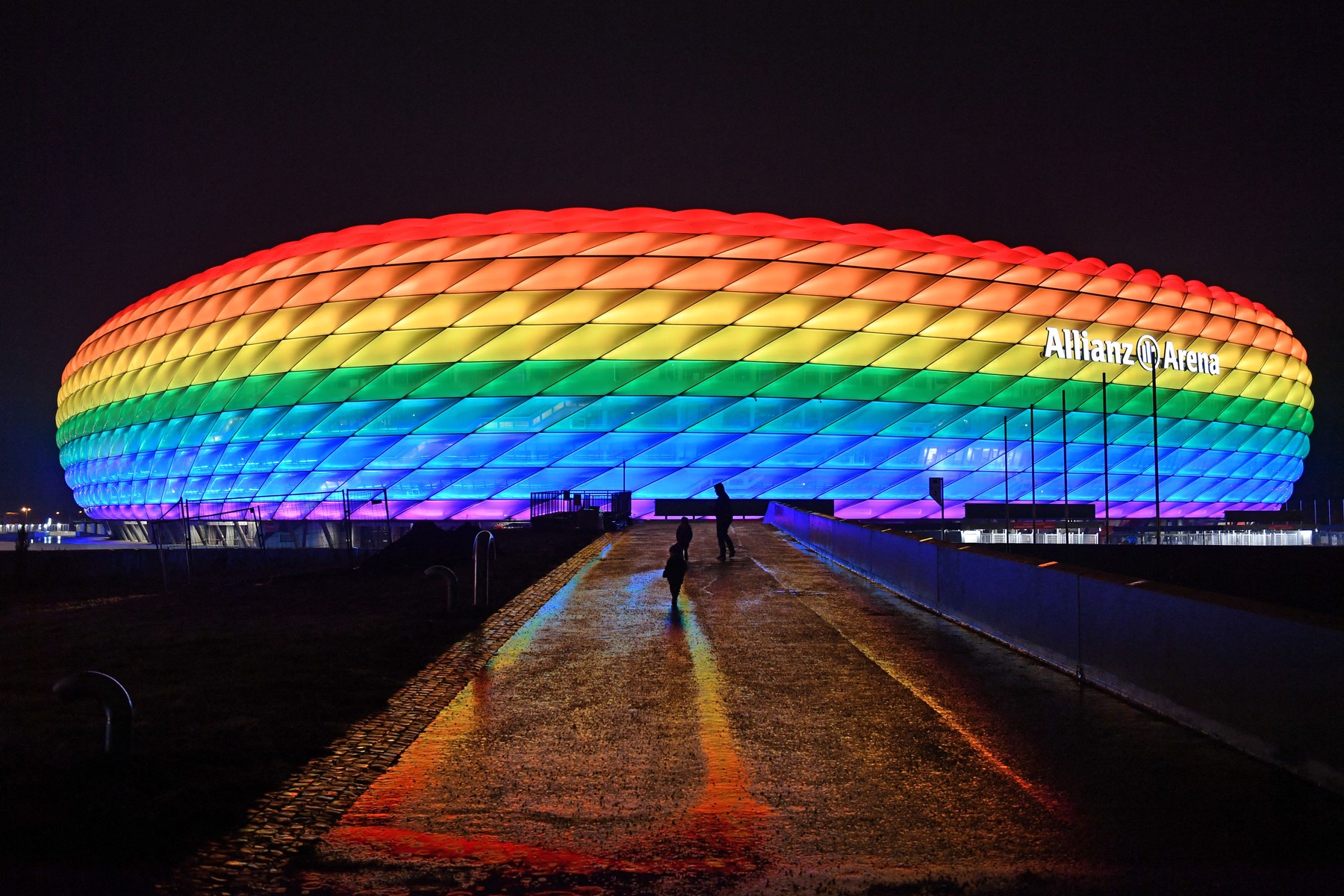 Reacția ungurilor, după ce UEFA a interzis iluminarea Allianz Arena în culorile curcubeului la EURO 2020