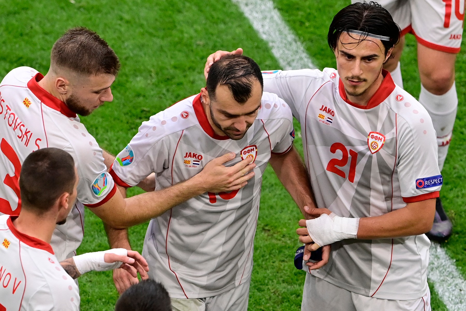 EURO 2020 | Fotografiile spun totul! Goran Pandev, aplaudat de întreg stadionul. De ce au stat la rând coechipierii lui