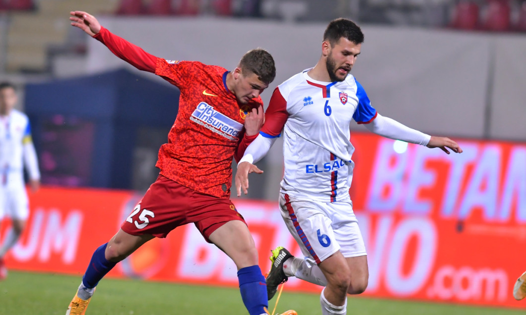 Ovidiu Perianu și Andrei Chindriș, în meciul FCSB - FC Botoșani / Foto: Sport Pictures