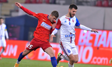Ovidiu Perianu și Andrei Chindriș, în meciul FCSB - FC Botoșani / Foto: Sport Pictures