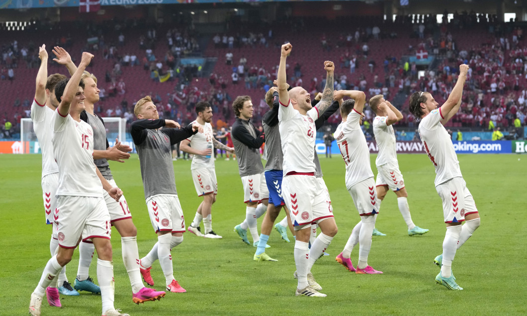 Fotbaliștii Danemarcei, după victoria cu Țara Galilor / Foto: Getty Images