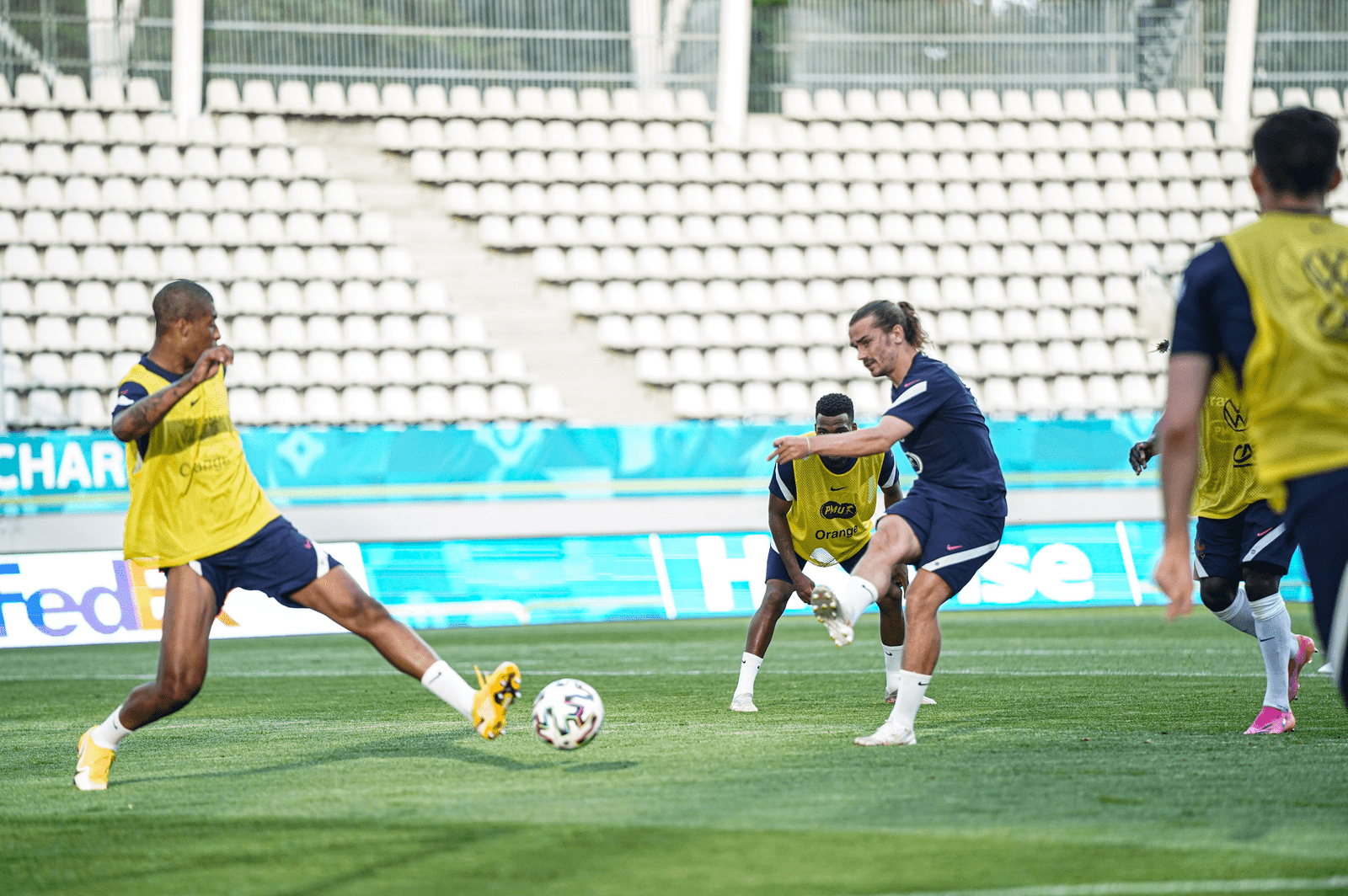 Campioana mondială, primul antrenament la București! Imagini cu Mbappe, Pogba și Benzema pe ”Arcul de Triumf”