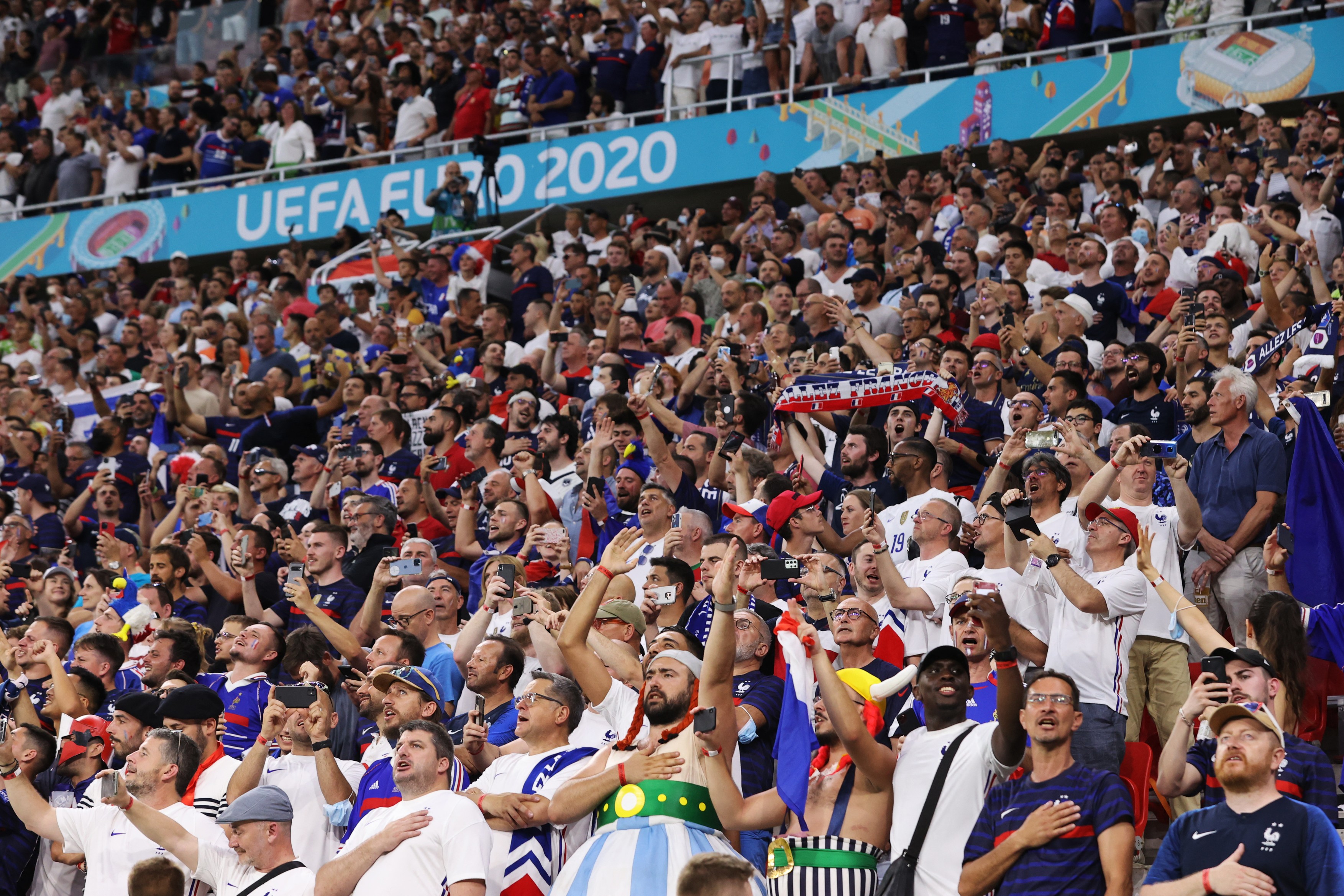 Suporterii Franței se revoltă înaintea meciului de la București: Biletele costă 500 €, escala durează 13 ore! Un coșmar