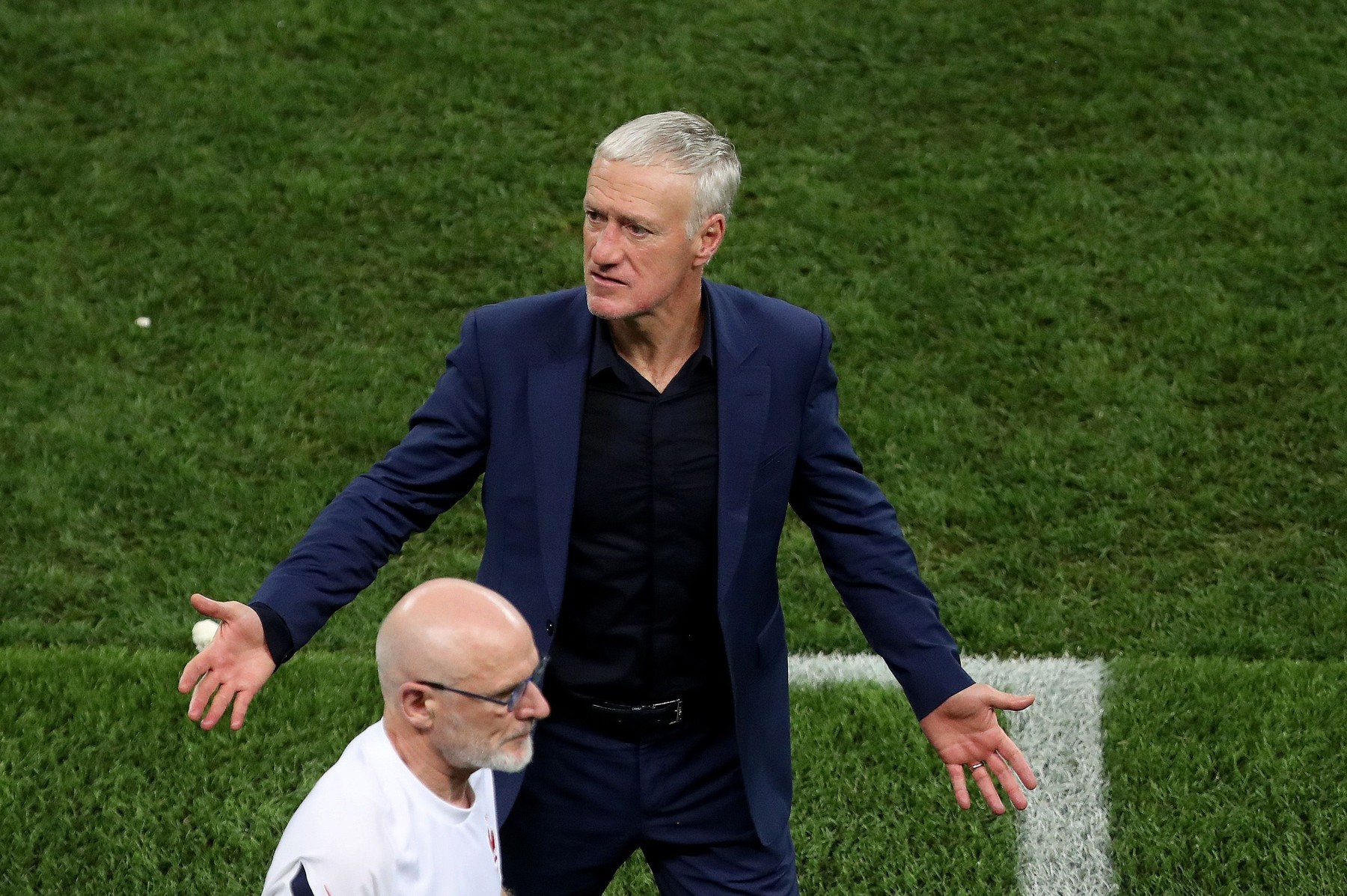 Este dezamăgitor!. Federația din Franța îl bagă în ședință pe Deschamps, după eliminarea de la EURO 202