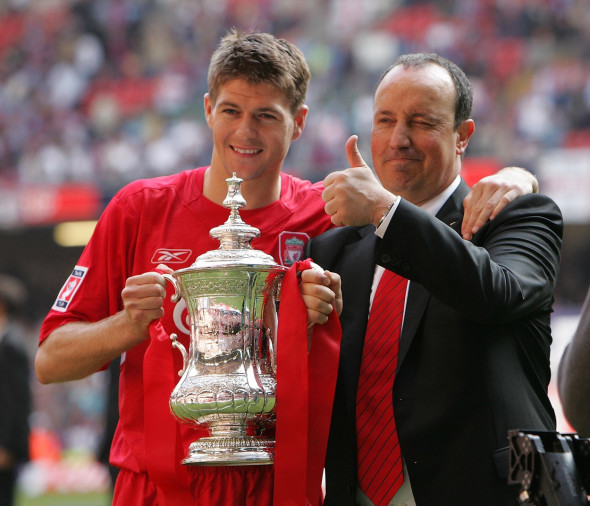 Football Fa Cup Final Liverpool V West Ham United 3-3 At The Millennium Stadium Cardiff. Liverpool Captain Steven Gerrard And Manager Rafa Benitez Holding The Cup At The End Of The Match. Final Score After Extra Time Was 3-3. Liverpool Won 3-1 On Pen