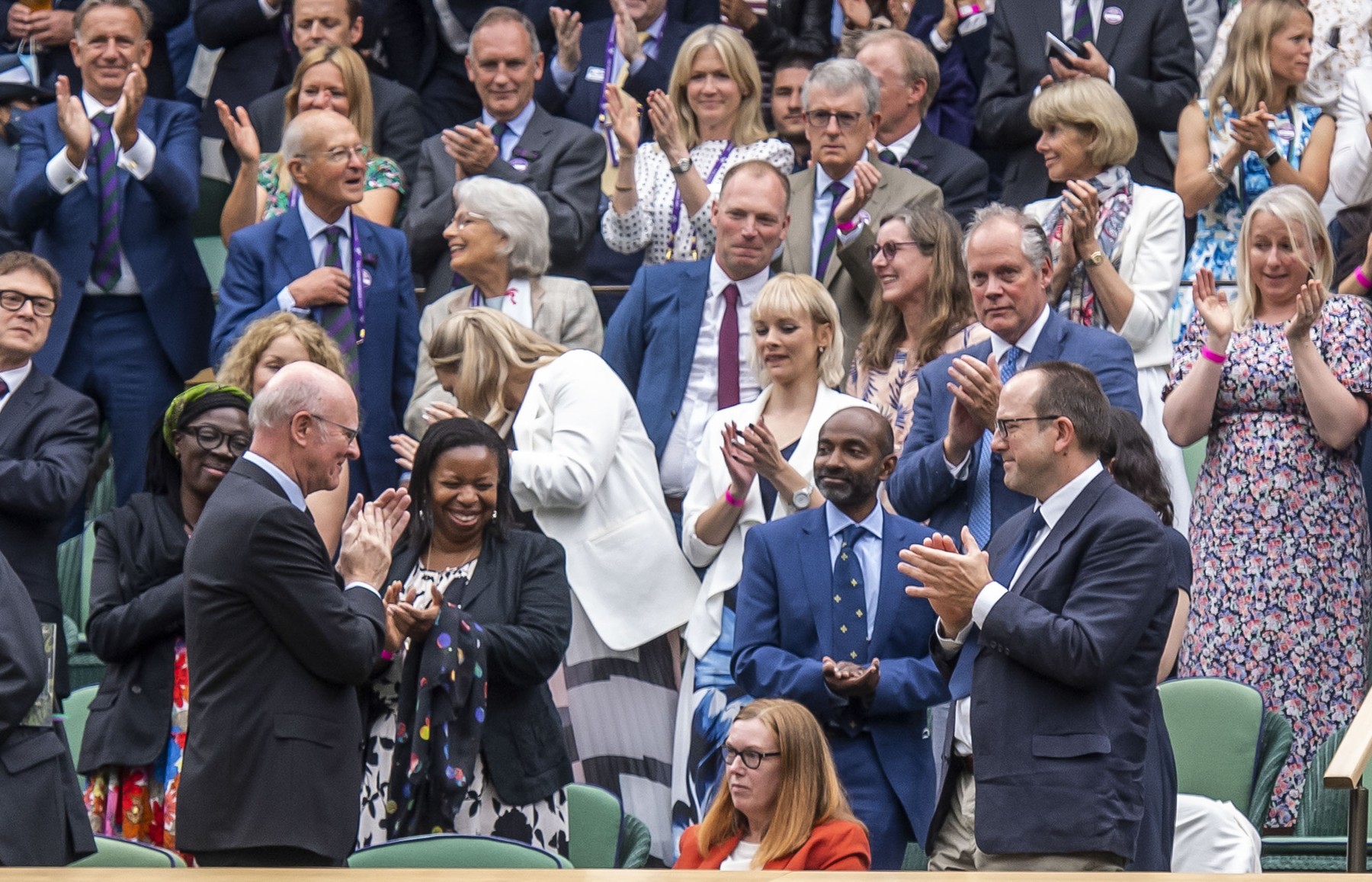 Reacţie impresionantă la Wimbledon pentru Lady Sarah Gilbert, decisivă pentru vaccinul AstraZeneca, şi fata lui Sir Tom Moore