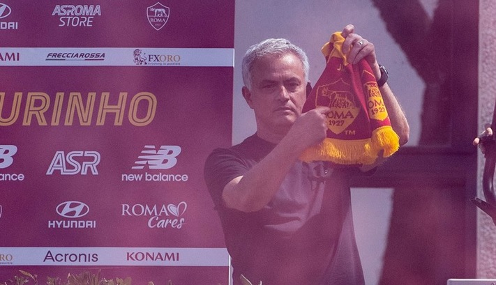 Jose Mourinho, prima ”aroganță” după venirea la Roma: ”Sunt un antrenor mai bun! Aștept acum cadouri de la patron”