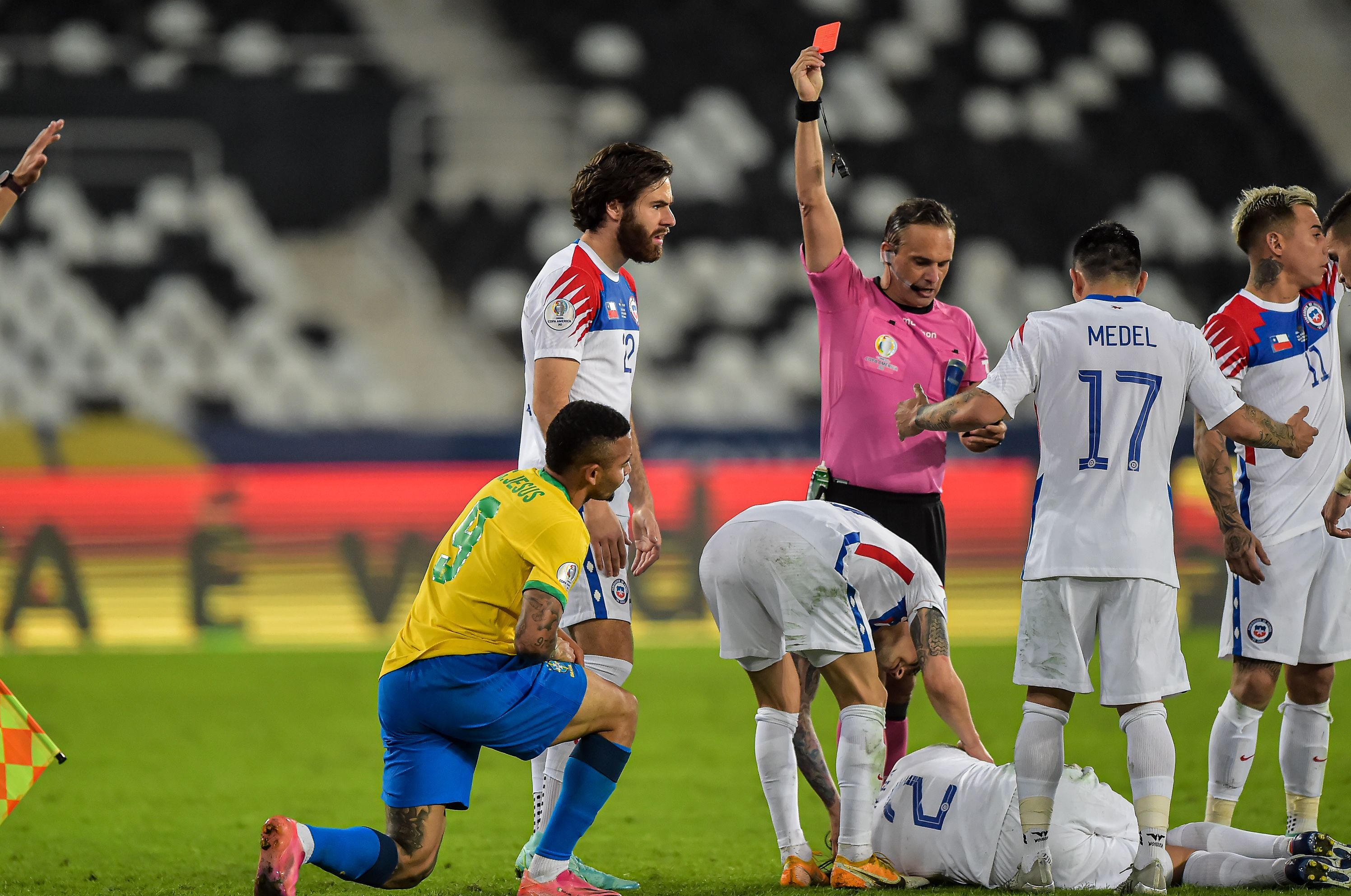 Gabriel Jesus a văzut direct cartonașul roșu în meciul Brazilia - Chile, după o lovitură ”împrumutată” din arte marțiale