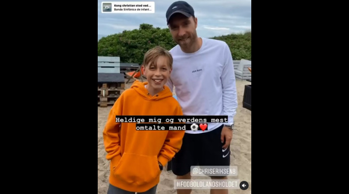 Christian Eriksen s-a fotografiat alături de un tânăr suporter danez / Foto: Instagram @bjornbindzus