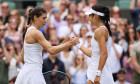 Sorana Cîrstea și Emma Răducanu, după meciul direct de la Wimbledon / Foto: Getty Images