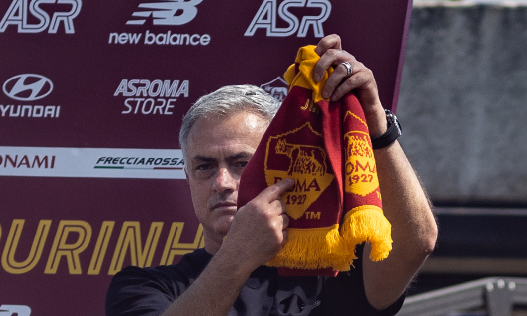 Jose Mourinho cu fularul celor de la AS Roma
