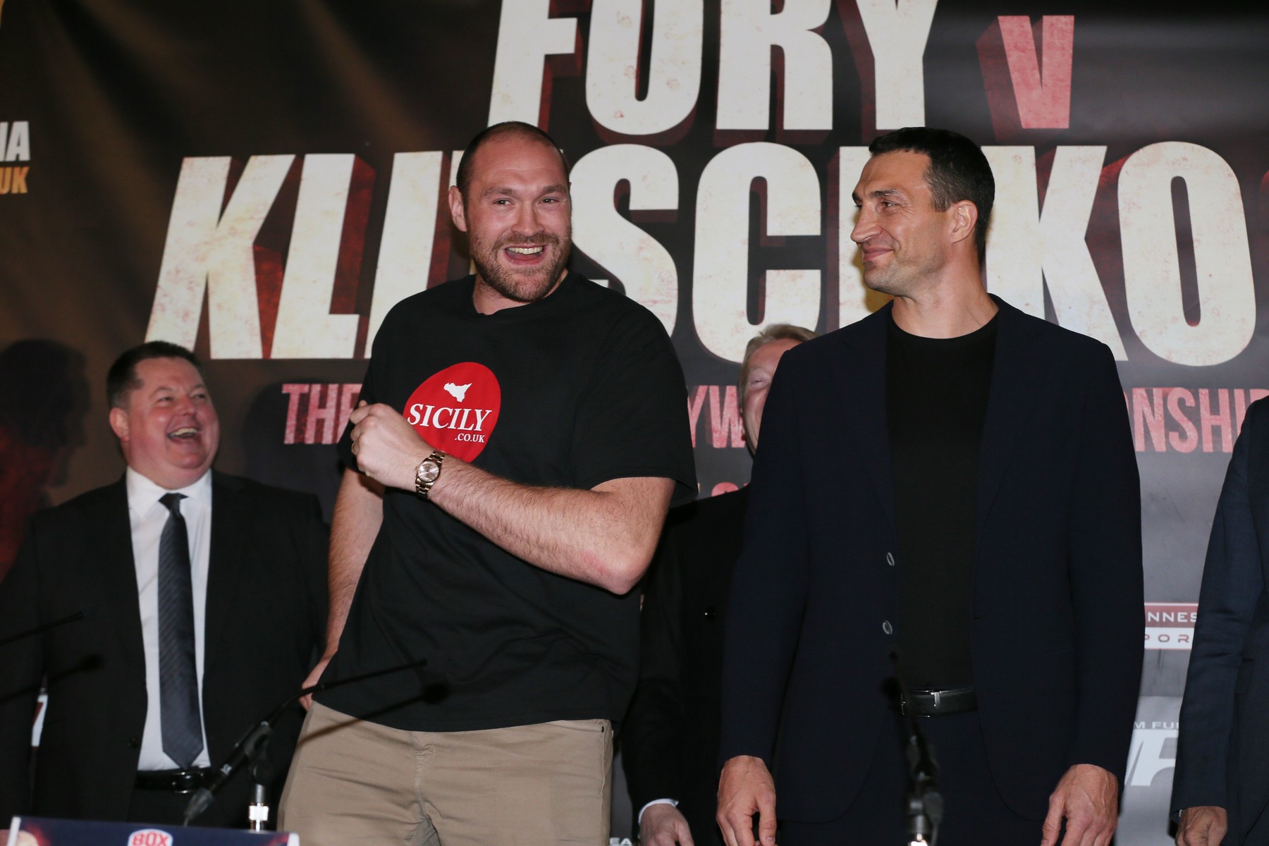 Greii din box se bat în mesaje! Cum l-a luat peste picior Tyson Fury pe Wladimir Klitschko