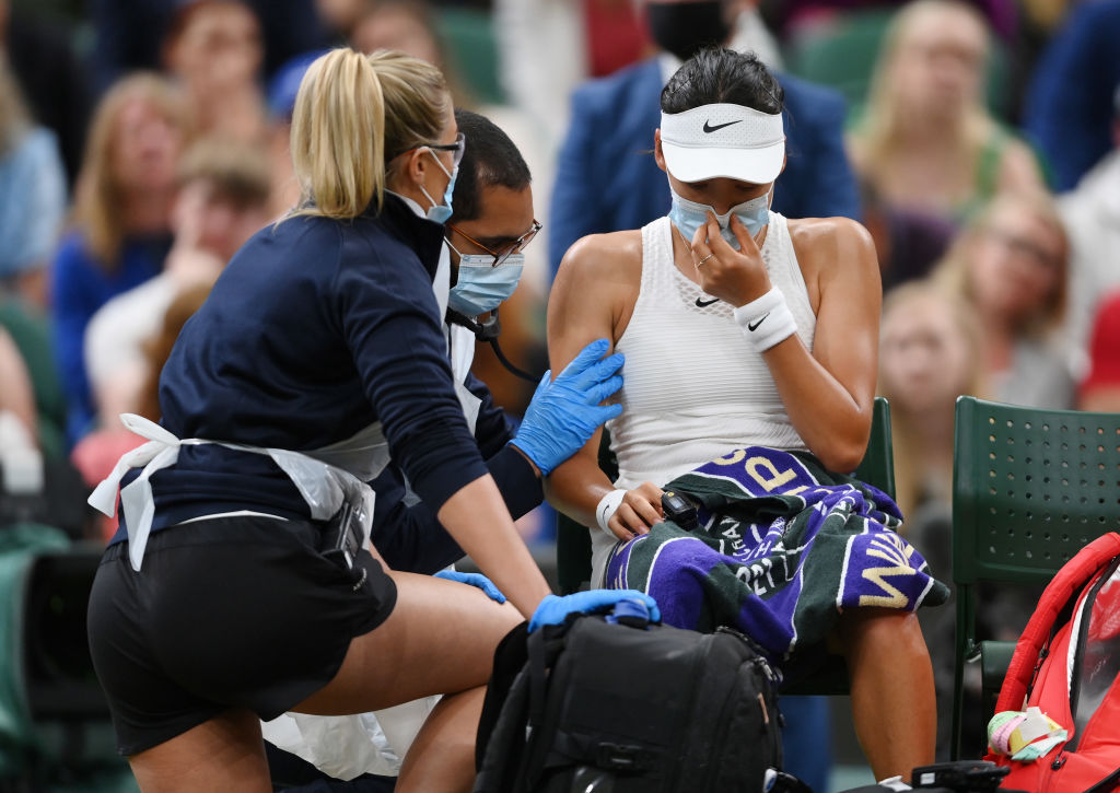 Ce scrie BBC după ce Emma Răducanu a abandonat meciul cu Ajla Tomljanovic de la Wimbledon