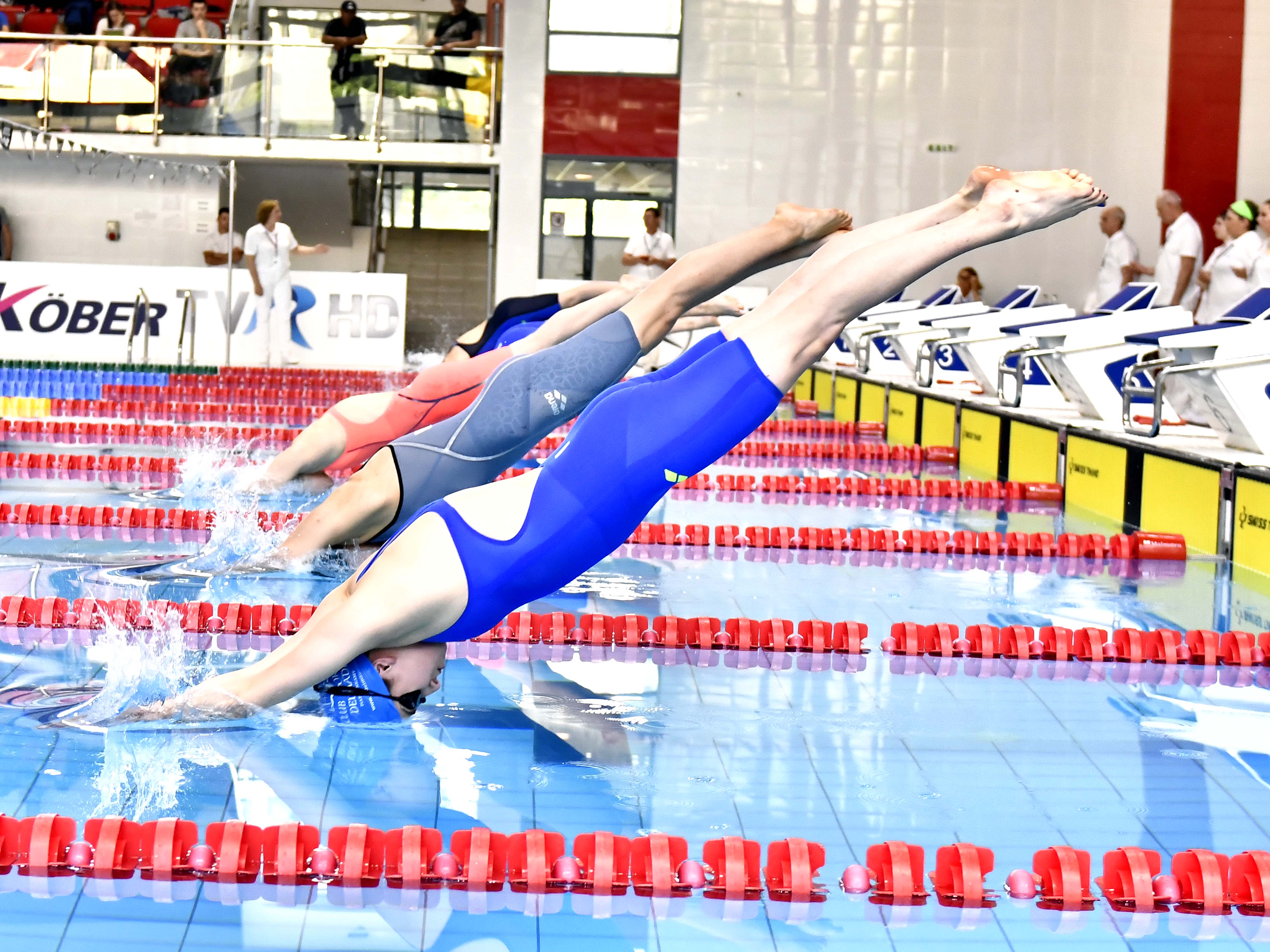 Ce performanță! Record mondial pentru România la Europenele de natație, plus o medalie la ștafeta de 4x100 metri