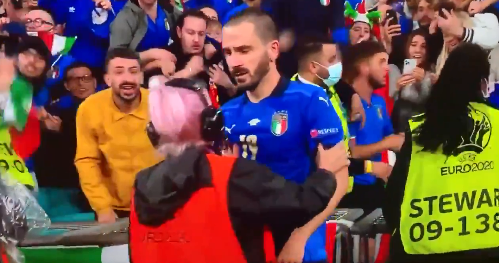 Faza turneului final: Leonardo Bonucci, confundat cu un ultras și ”blocat” de steward, după Italia - Spania