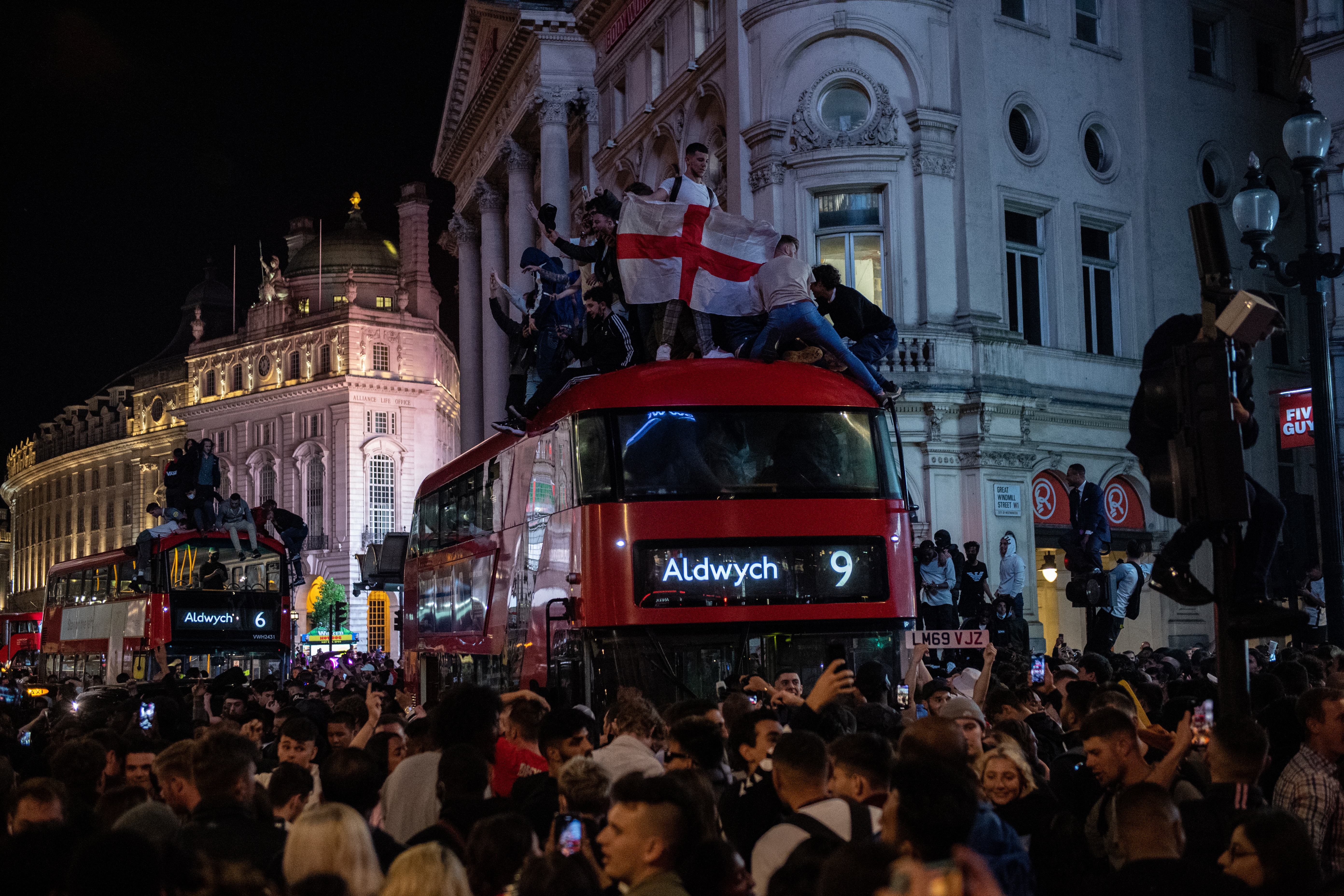 A fost nebunie pe străzile din Londra, după calificarea Angliei în finala EURO 2020